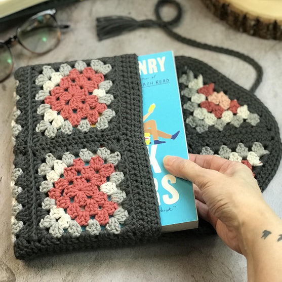 Stevie - Book Cozy
2