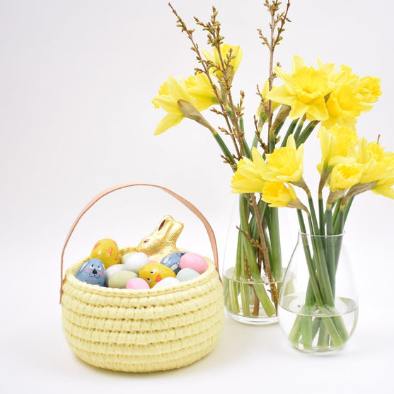 Ribbon Easter basket with leather handle
3