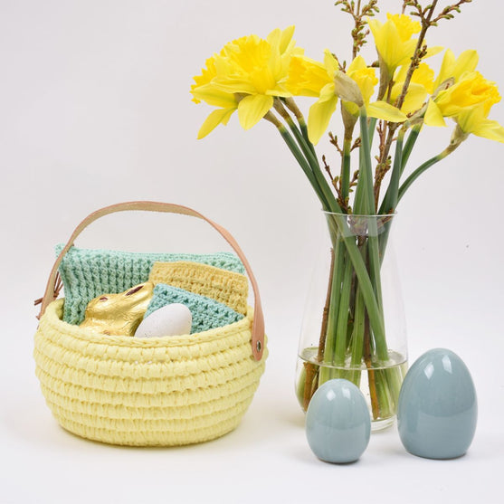 Ribbon Easter basket with leather handle
4