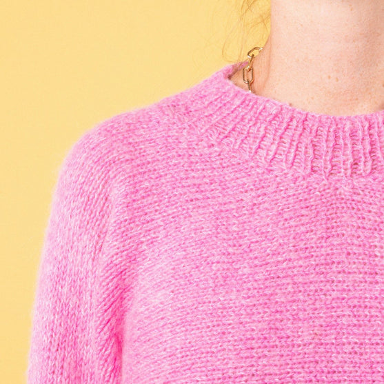 Cropped Across - Sweater - Pink Collection
4