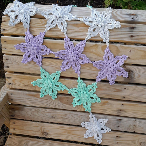 Snowflake - Table Runner
4
