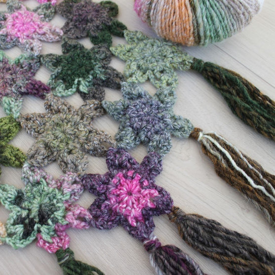 8030-388 Flowers Shawl
3