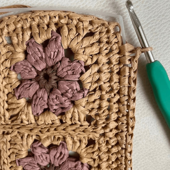 Daisy - Crossbody Bag
13