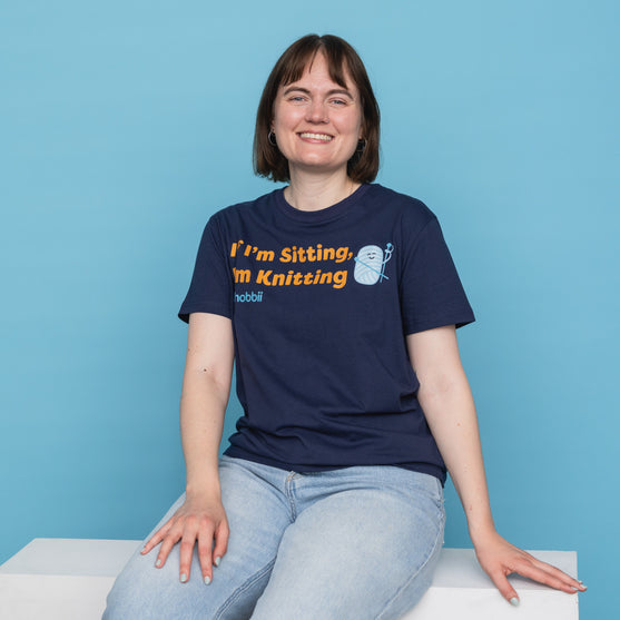Sitting Knitting T-shirt - Yarniis (Limited Edition) - Hobbii
8