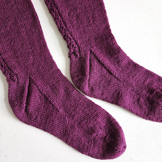 Flora - Knee-high socks
3