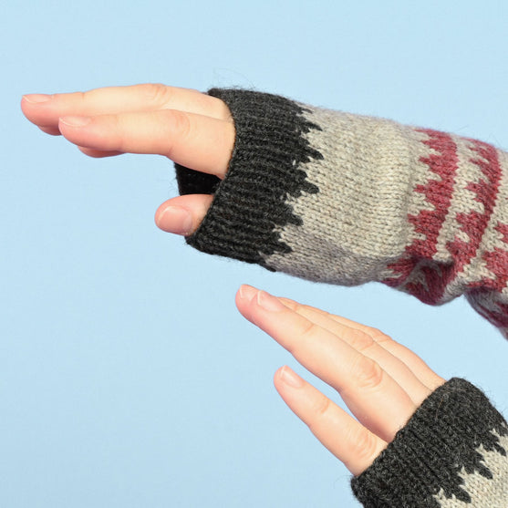 Arm Warmers in Fair Isle Pattern
3