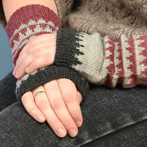 Arm Warmers in Fair Isle Pattern
5