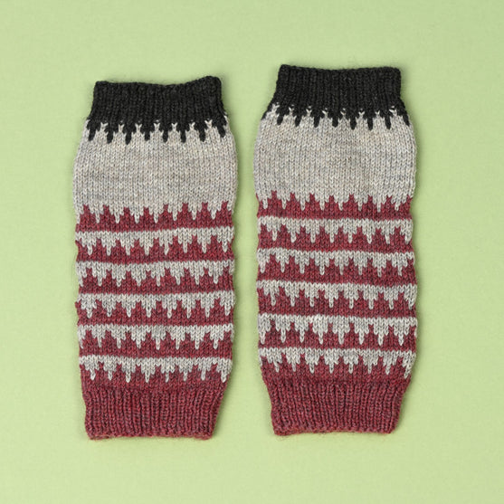 Arm Warmers in Fair Isle Pattern
8
