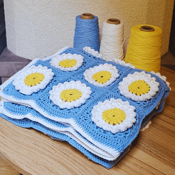 Daisy Land - Blanket
8