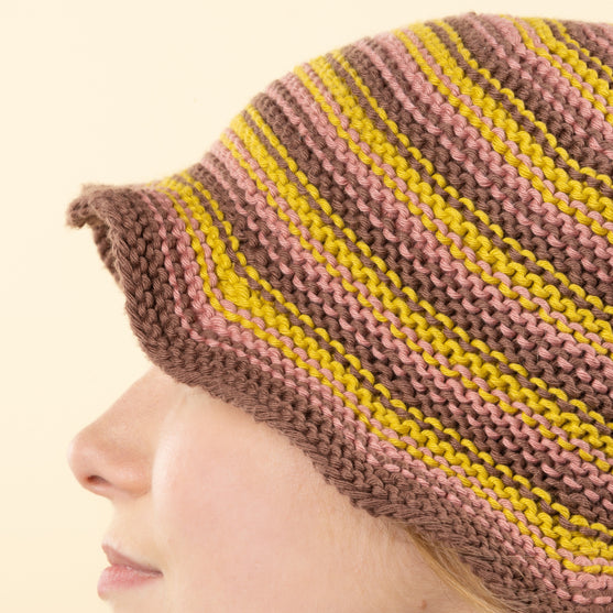 Sopka - Bucket hat with brim
4