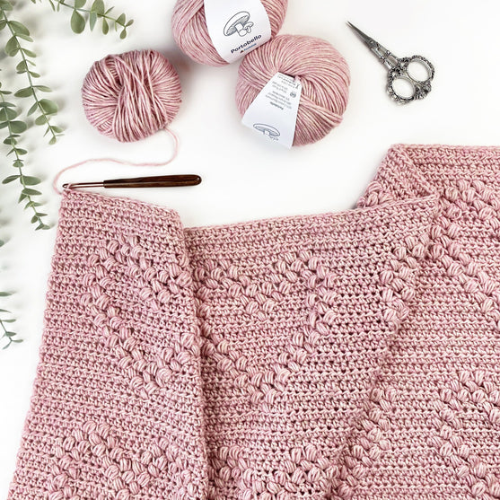 Loveheart - Throw
6