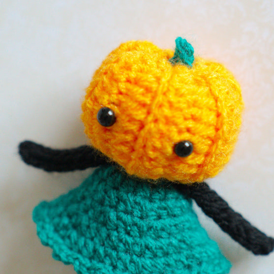 Pumpkin Head Doll - Amigurumi
4