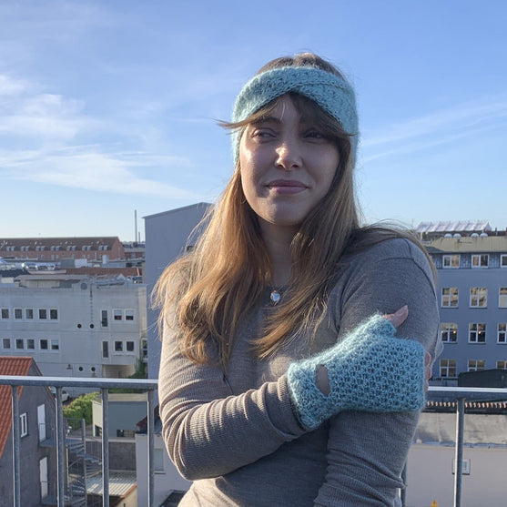 Soft Twist - Mittens and Headband
3