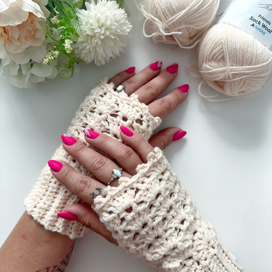Icy Thistle - Fingerless Gloves
3