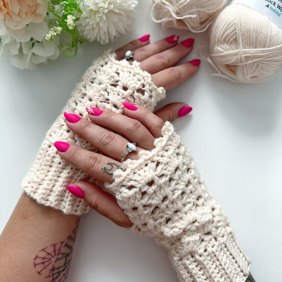Icy Thistle - Fingerless Gloves
5
