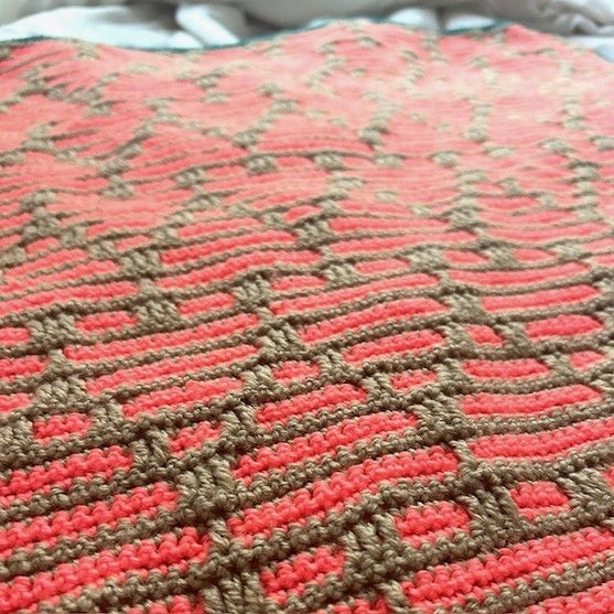 Love is All - Throw
2