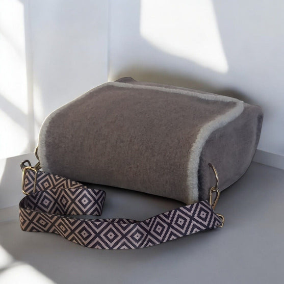 Jess - Felted Bag
5