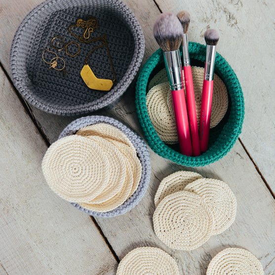 Make-up pads and pots
2