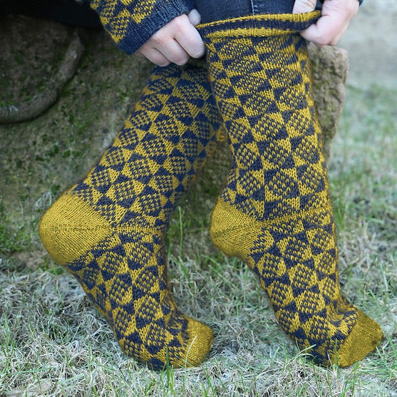 Socks with Diamond Pattern - R0398
2
