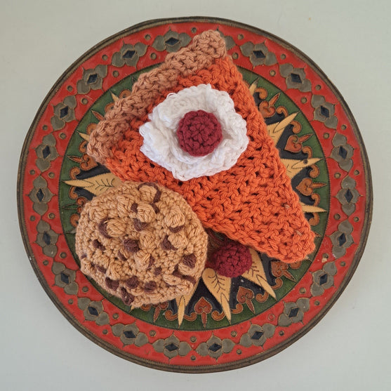 

Pumpkin Pie, Chocolate Chip Cookies and Persimmon
4