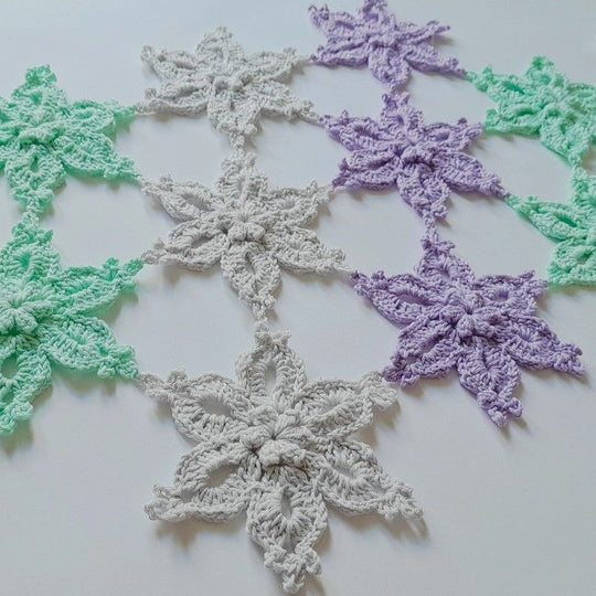 Snowflake - Table Runner