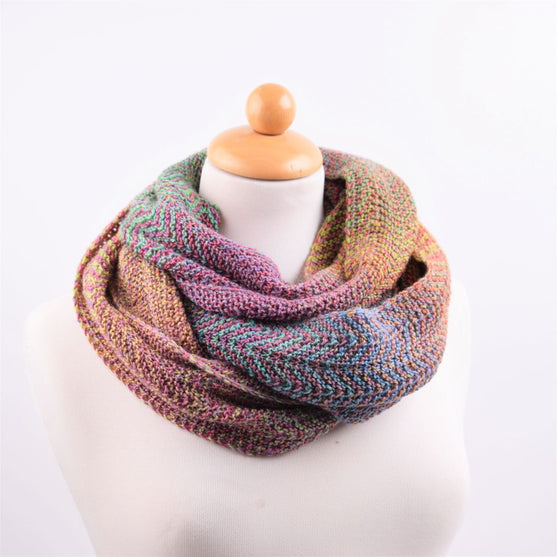 

Scarf in zigzag pattern
3
