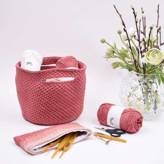 

Crocheted yarn bag with structure 8/8
1