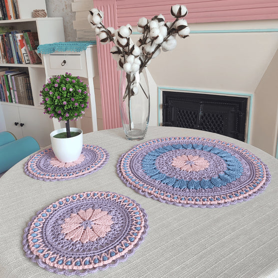 

Gwendolyne - Doily
5