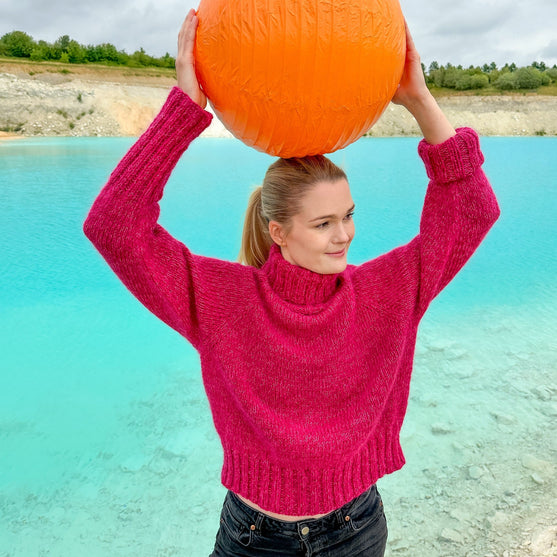 

Bobbie - Turtleneck Sweater
4