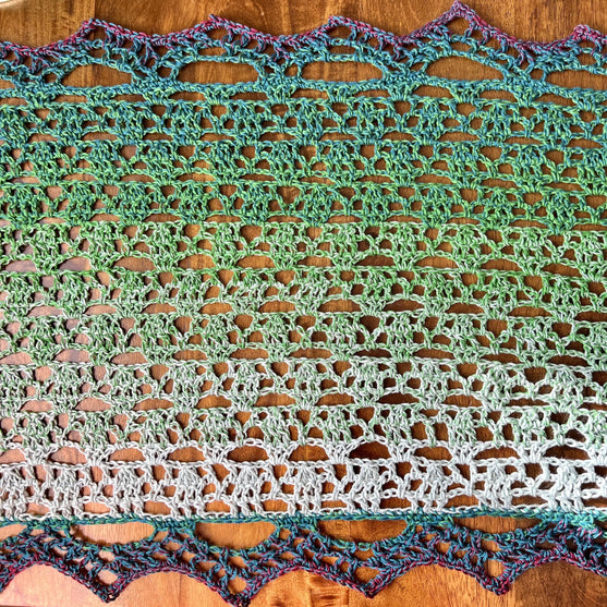 

Face Lace - Table Runner
2