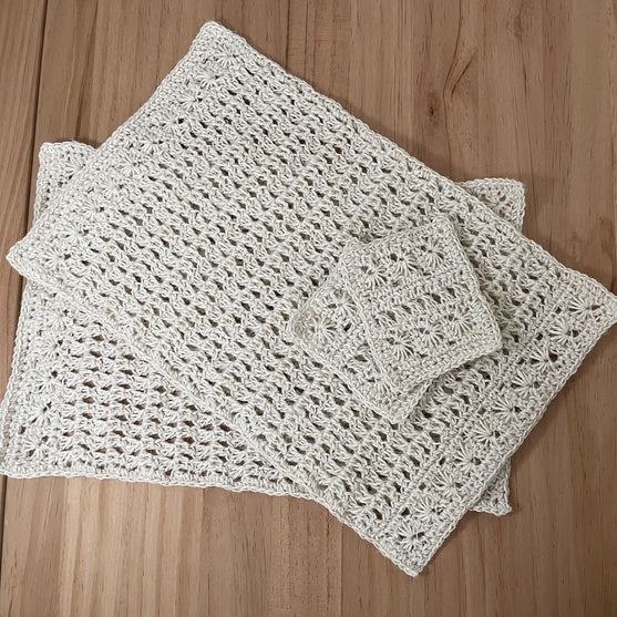 

Boho - Table Set
8