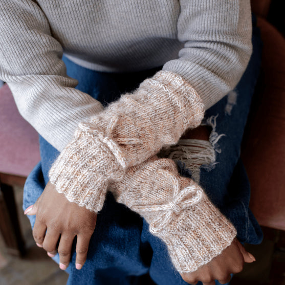 

Willow - Fingerless Mitts
1