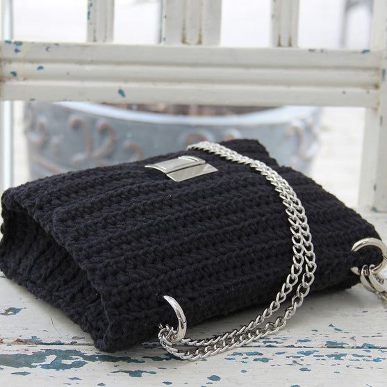 

Chanel Stitch Bag
6