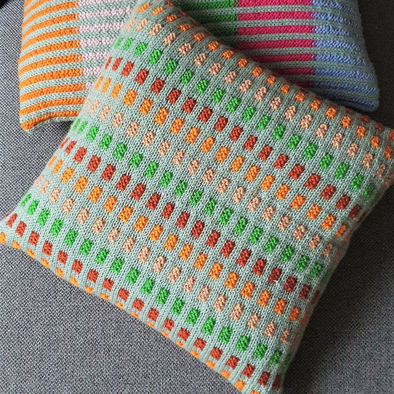 

Liya - Pillow
4