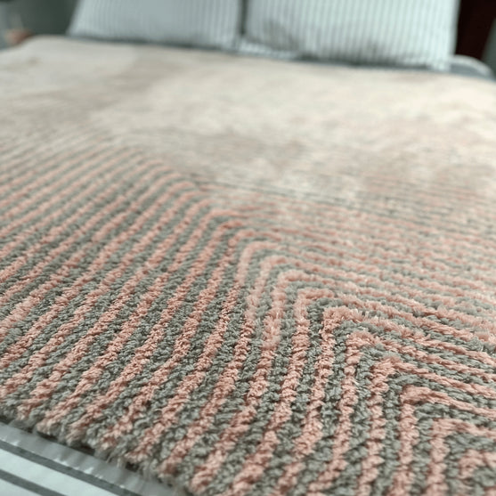 

Ruby’s Mitered Square Blanket
4