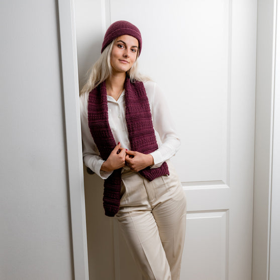 

Estense Hat and Scarf
2