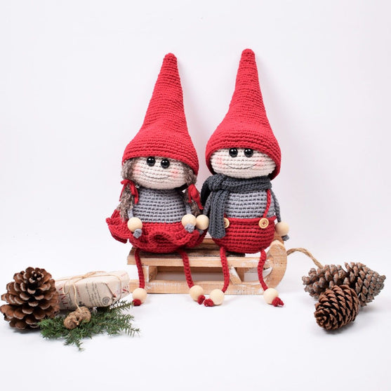

The Elves Pil and Aske
2