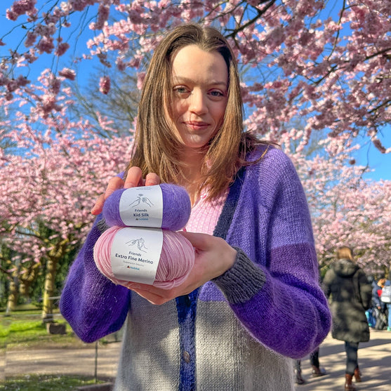 

Brede Striber - Long Cardigan
7