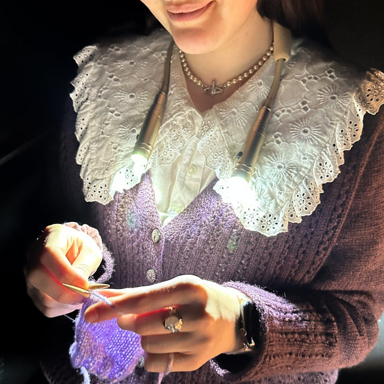 

Neck Light Deluxe - Champagne - Hobbii
8