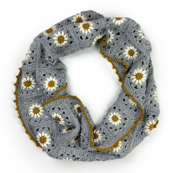 

Daisy - Infinity Scarf
2