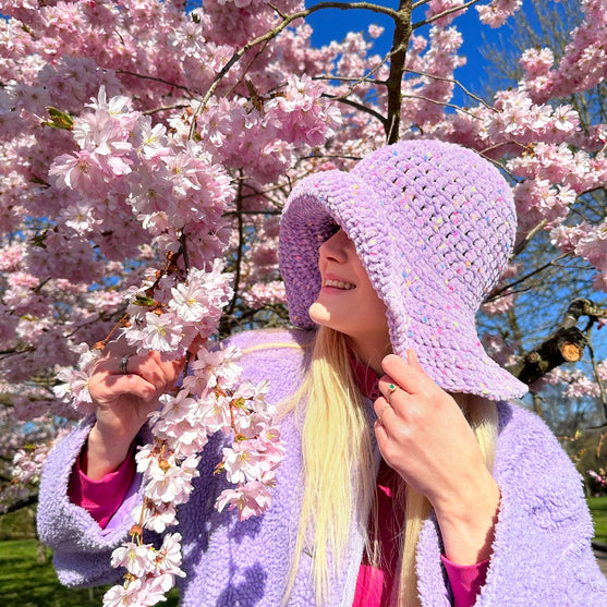 

Jazzy Bunny - Bucket Hat
4