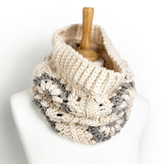 

Camellia - Cowl
1