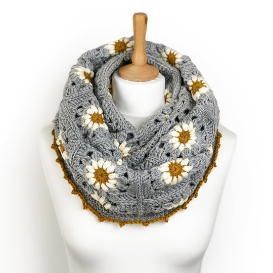 Daisy - Infinity Scarf