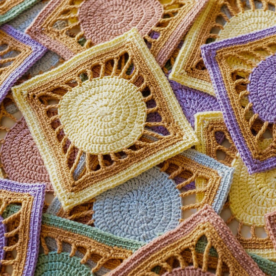 

Egg Stravagant - Table Runner
11