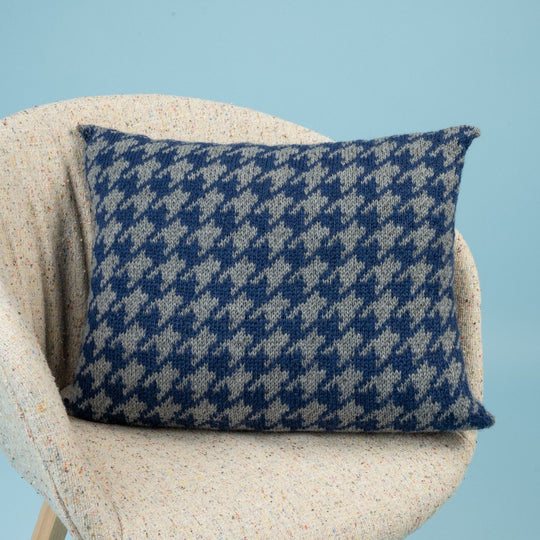 Island - Pillow with houndstooth pattern
