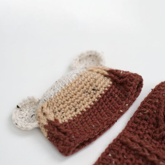 

Happy Bear - Baby Blanket and Beanie
5