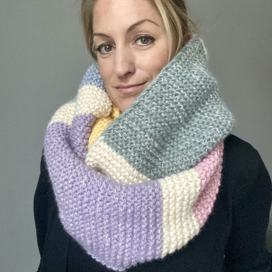 

Gnistra - Infinity Scarf
1