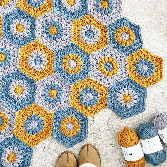 

Oopsie Daisy Hexagon - Blanket
4