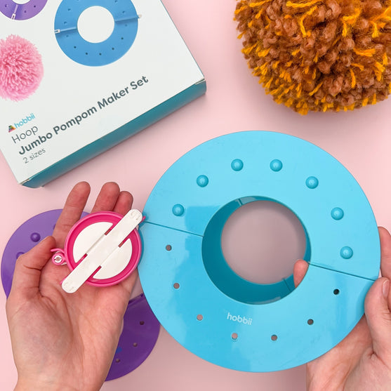 

Hoop Jumbo Pompom Maker Set - Hobbii
3