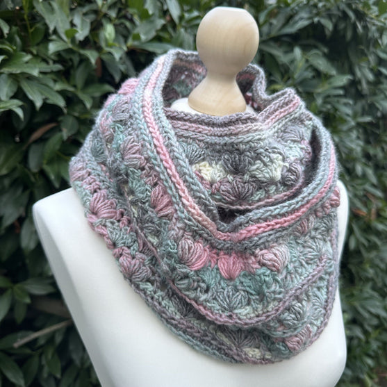 

Amarië - Infinity Cowl
5
